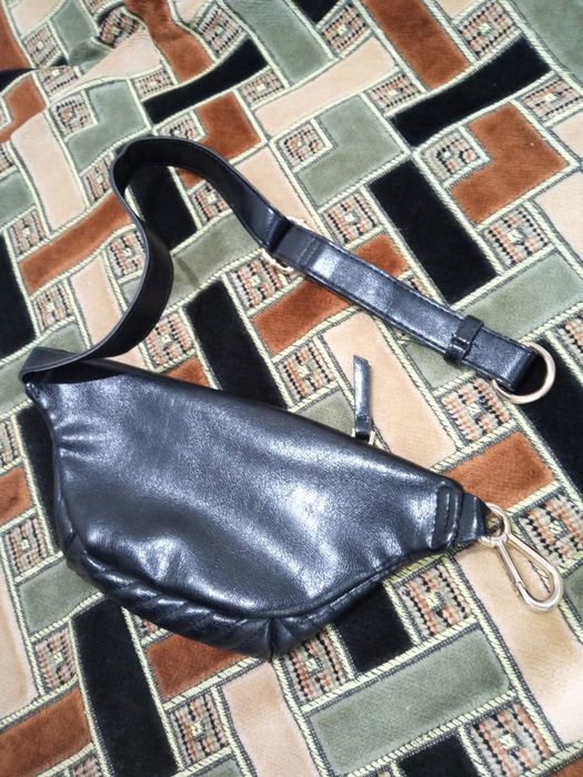 Сумка-пояс 2000тенге.