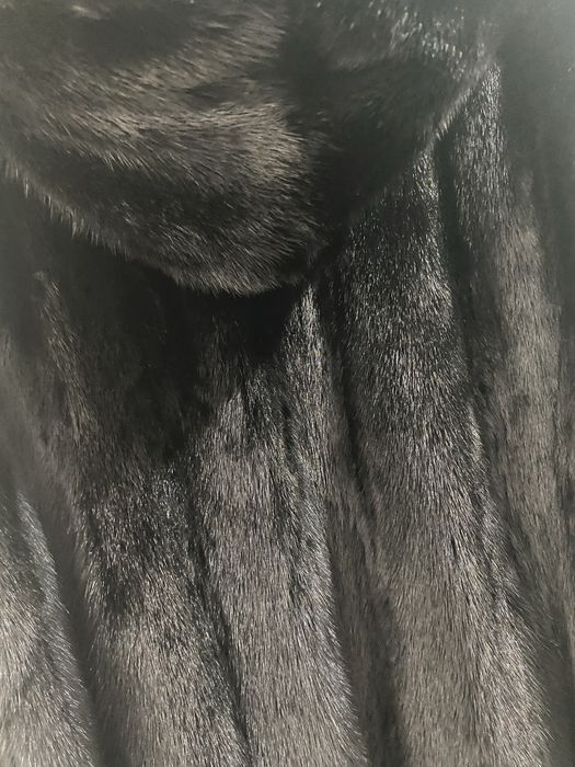 Шубы.  Қара тус.