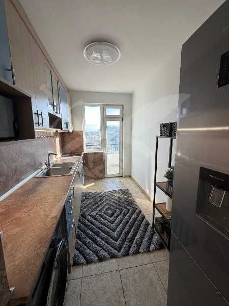 Дава се под наем Тристаен апартамент в Пловдив, Център - 99 кв.м за 1107.72 € - Снимка #2