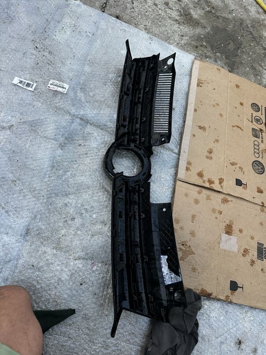 Grilă radiatir vw golf 6.cod:5K0853653.
