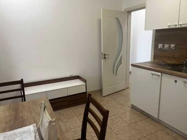 Продава се Тристаен апартамент в Пловдив, Гагарин - 70 кв.м за 1929 €/кв.м - Снимка #3