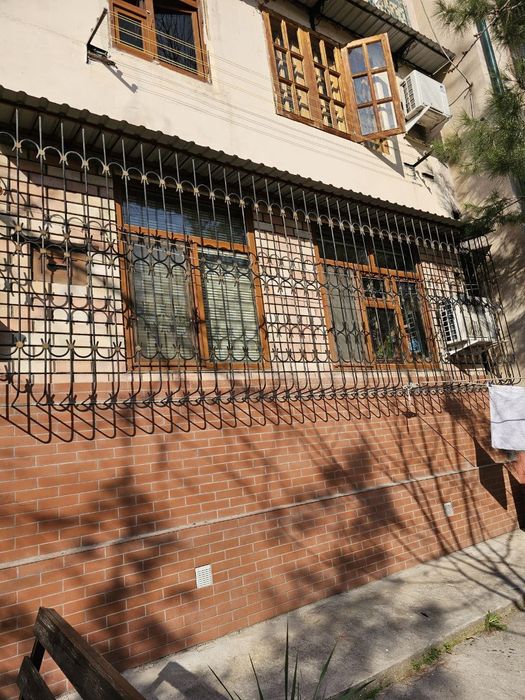 Продаётся квартира на Юнусабад 8 3/1/5 Срочно