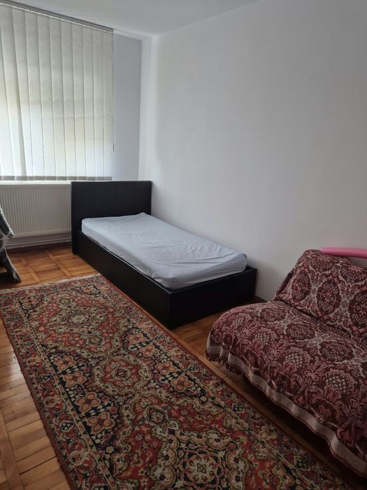 Apartament 4 camere de vanzare