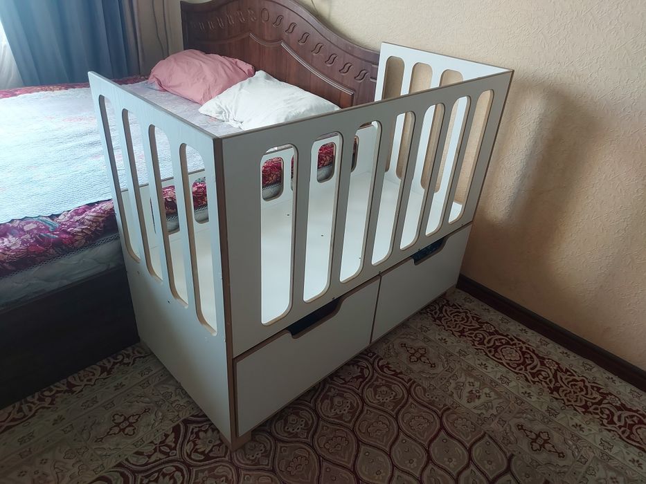 Продаётся детская кровать с выдвижными ящиками