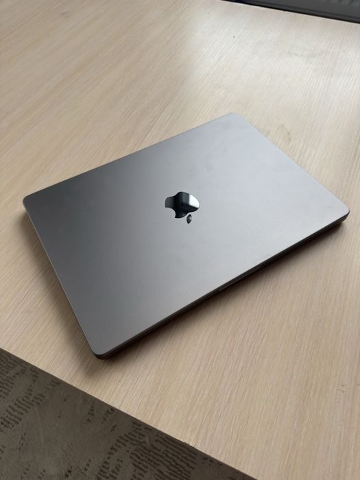 MacBook Pro M3 14.2” / 8 GB / 512 GB