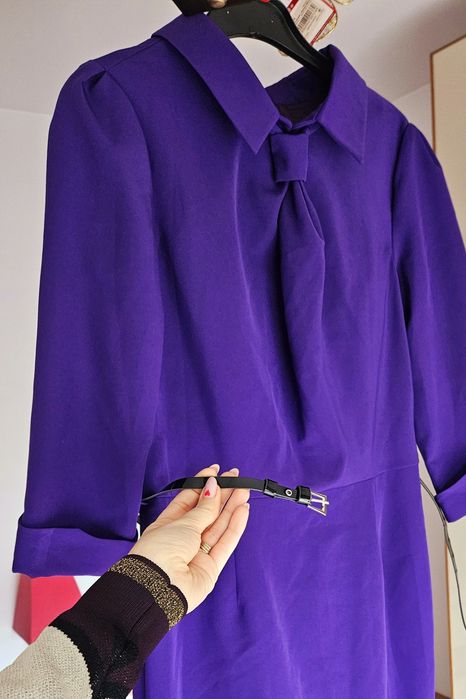Rochie de zi din tesatura mov, de lungime medie, decolteu rotund