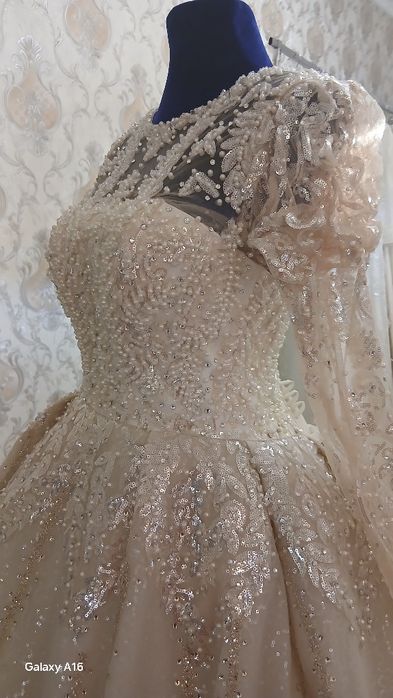 Toy liboslari sotiladi srochna xamyonbob narxlarda