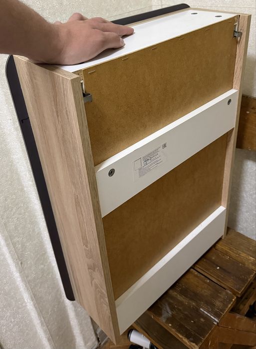 Шкафчик с зеркалом (навесной)