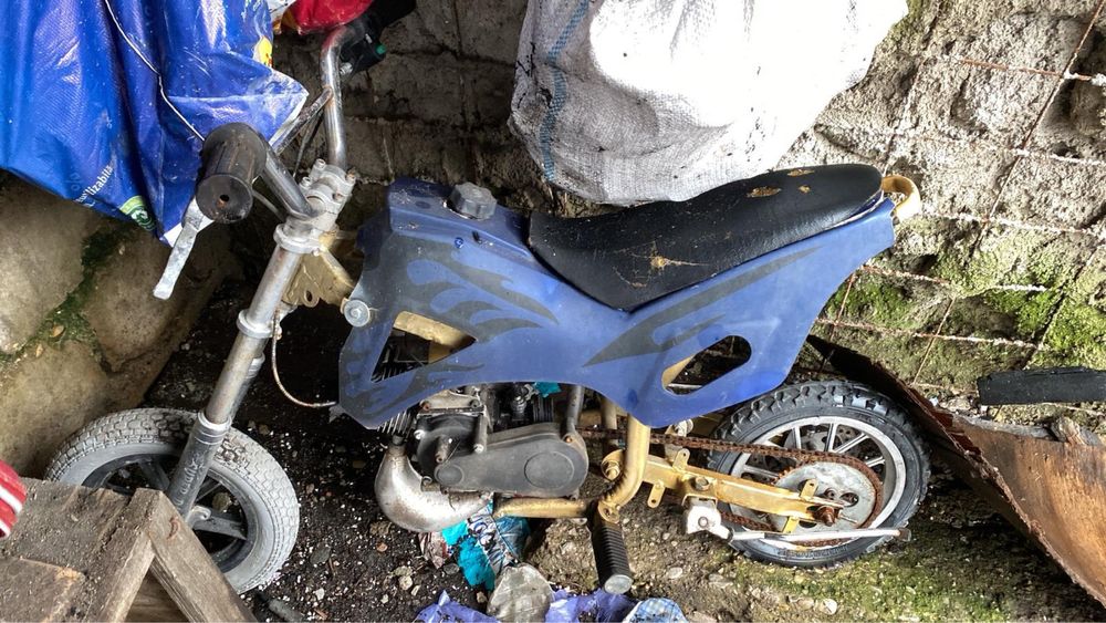 Vînd cros mini cu motor de 49 are carburatorul infundat dar este bun
