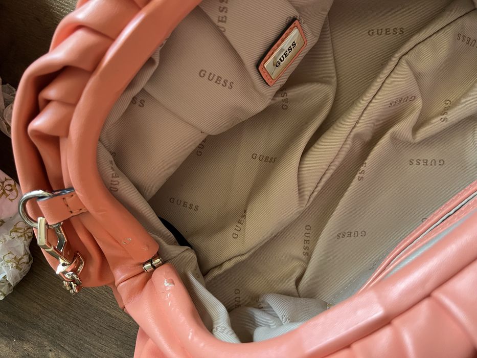 Оригинална чантa Guess