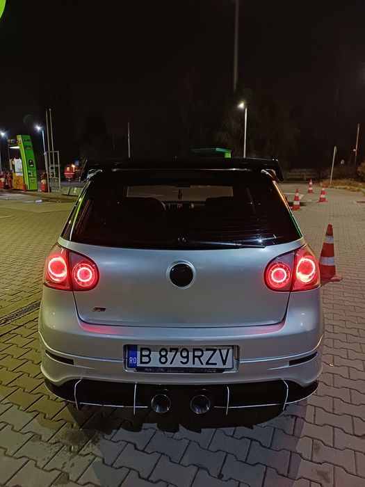 Vând Golf 5 R32.