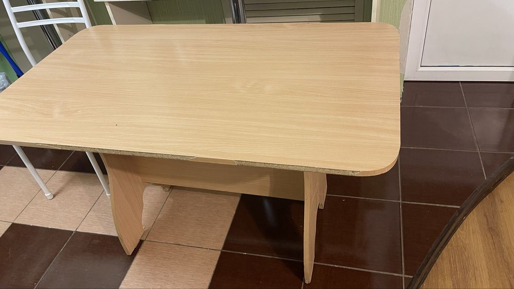 Продам обеденный стол