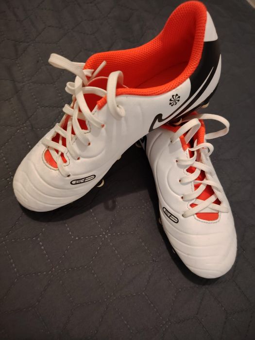 Ghete fotbal pentru iarba