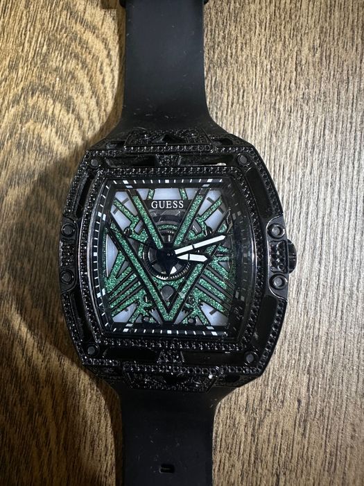 Часовник   Guess