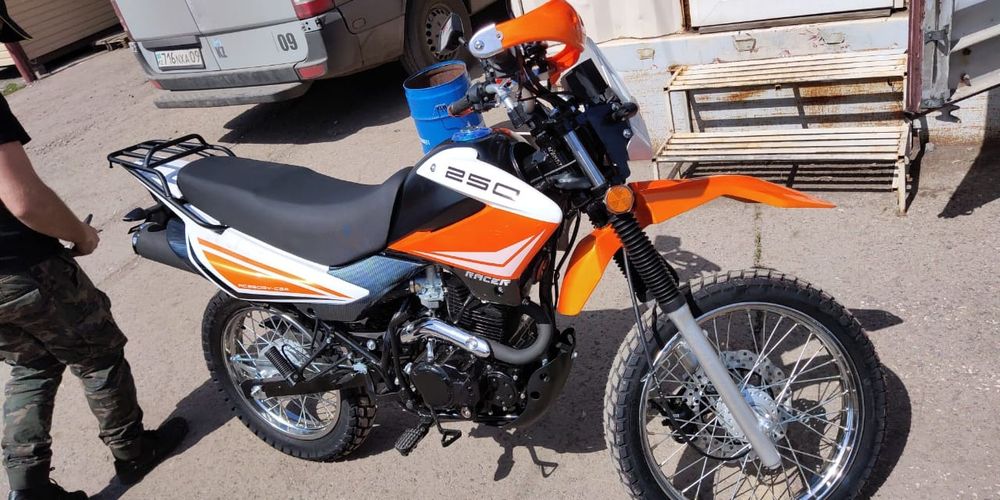 Продаю racer panter практически новый