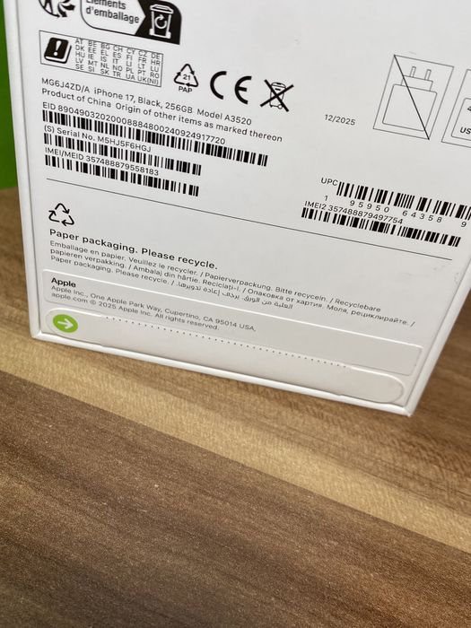 iPhone 16• 128 GB • Black