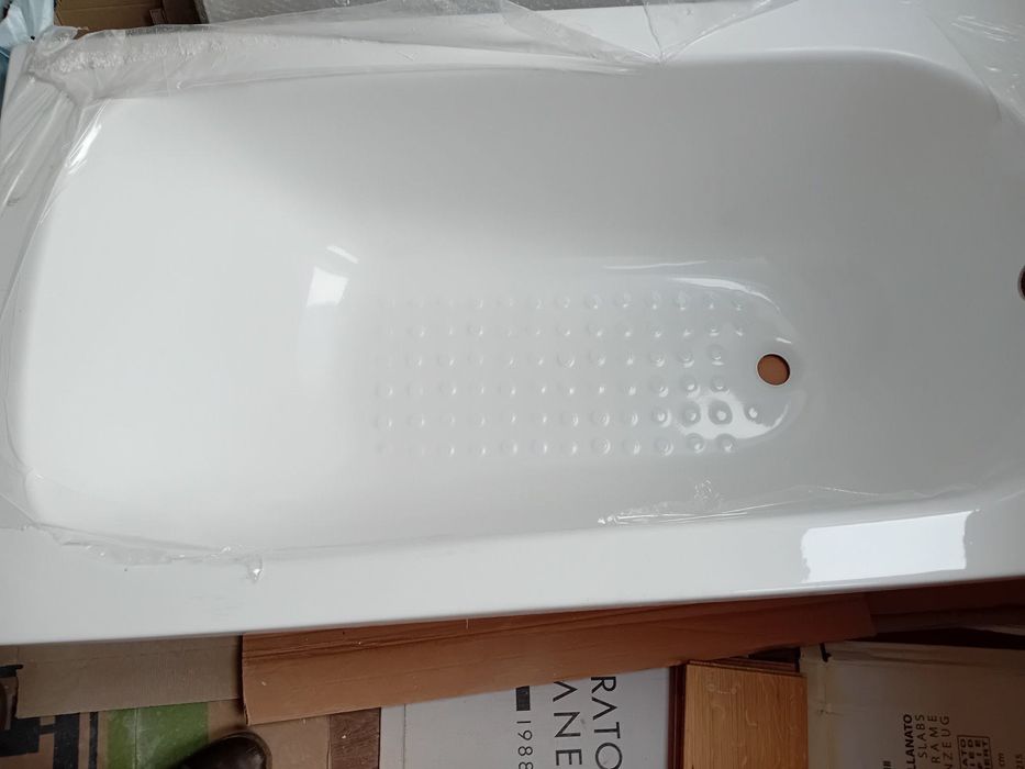 Акрилна вана 130х70 см комплект