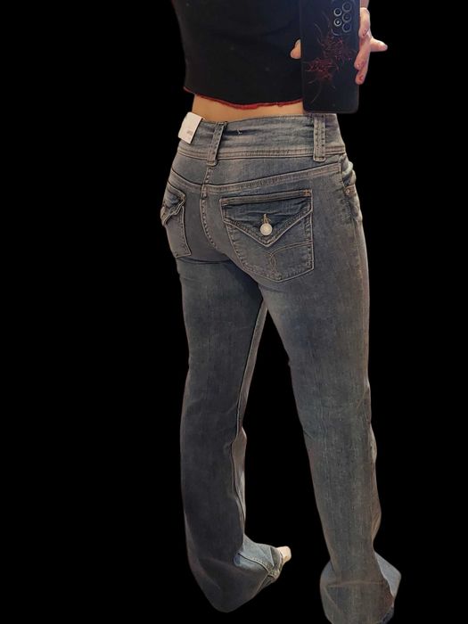 Blugi talie joasa Bershka