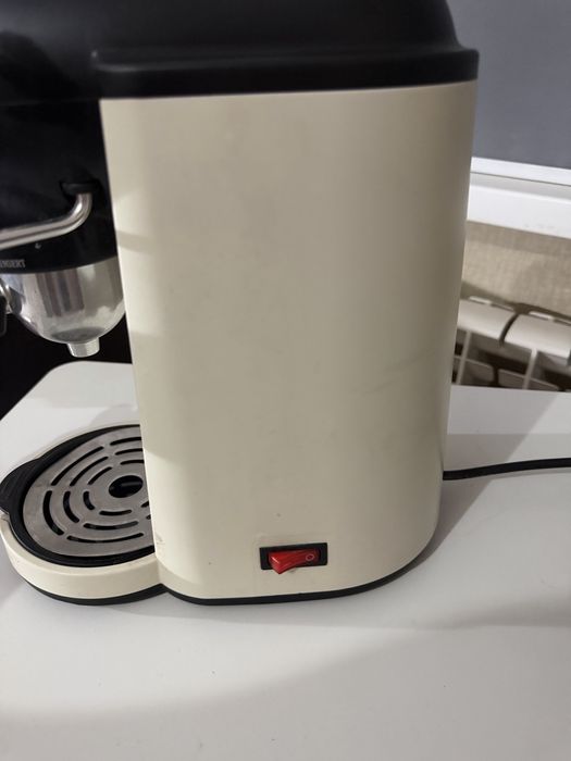 Продам мини кофемашину Polaris