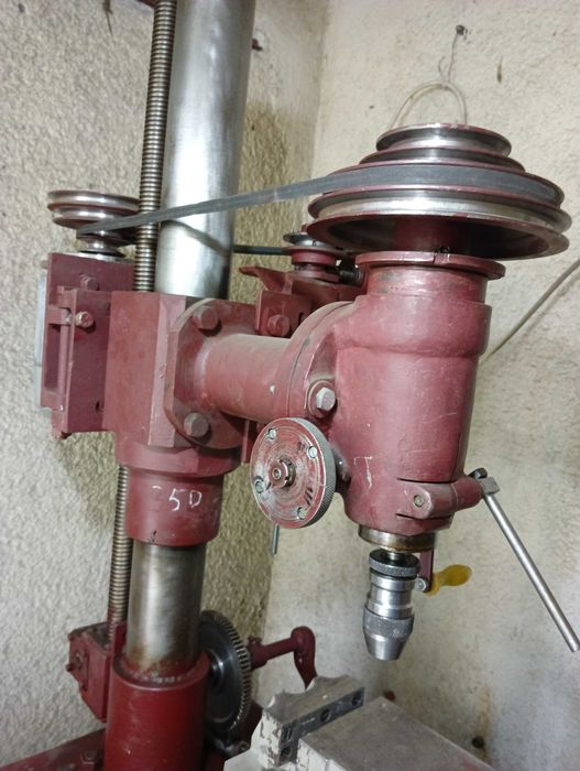 Vând freză verticala de banc