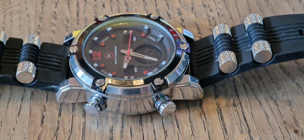 Gear'd Hardware, часовник.