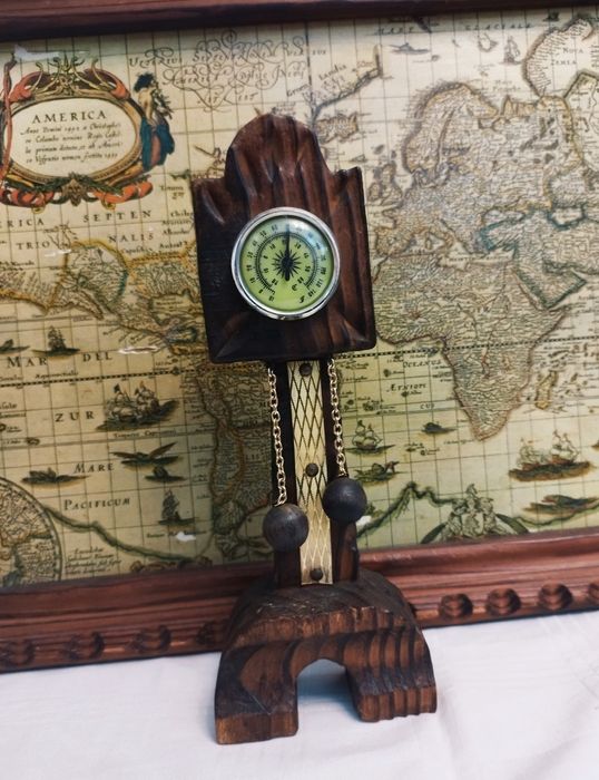 Lot tablou harta lumii și figurine din rășină acrilică elefant, bivol colectia Leonardo, barometru din lemn și vază pt betigașe parfumate.