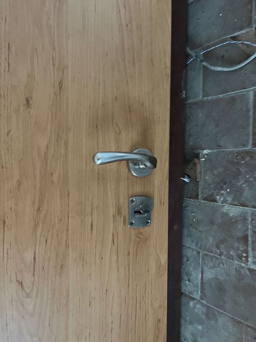 Блиндирана входна врата