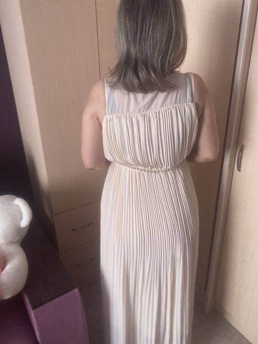 Платье молочного цвета нарядное