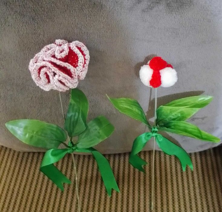 Двуцветни розички на цена  5 лв за брой.