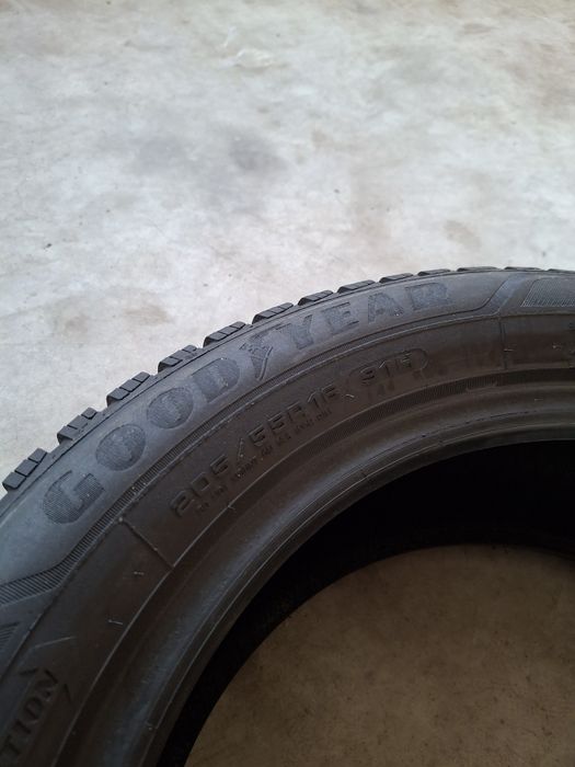 2 Anvelopele de iarnă 205 55 r16 Goodyear