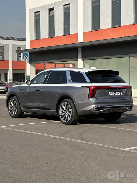Hongqi E-HS9 electro SUV - AWD