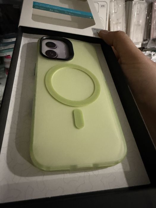 Benks луксозни гърбове за iPhone 17