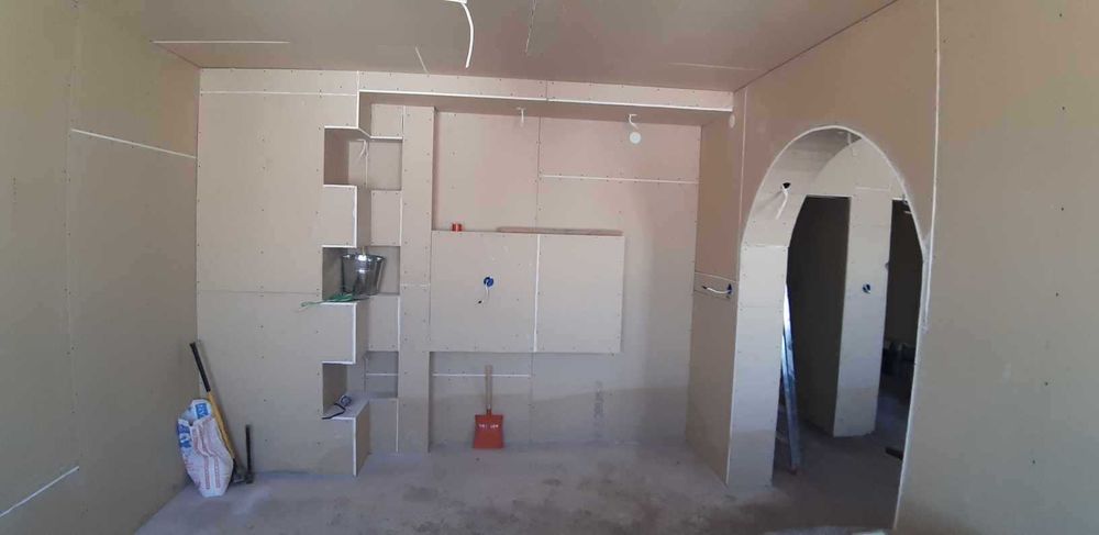 Продава се Четиристаен апартамент в Търговище, Запад 2 - 100 кв.м за 898 €/кв.м - Снимка #2