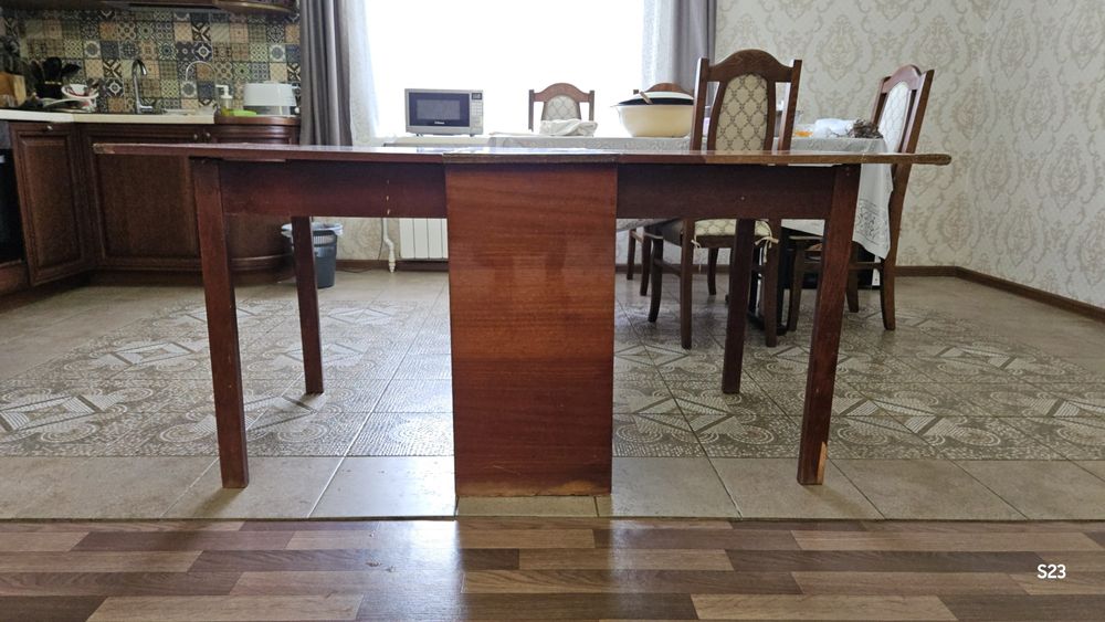 Стол обеденный гостинный