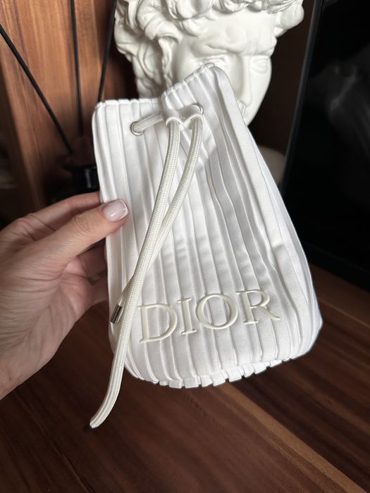 Косметичка-мешок Dior ( оригинал) Новая.