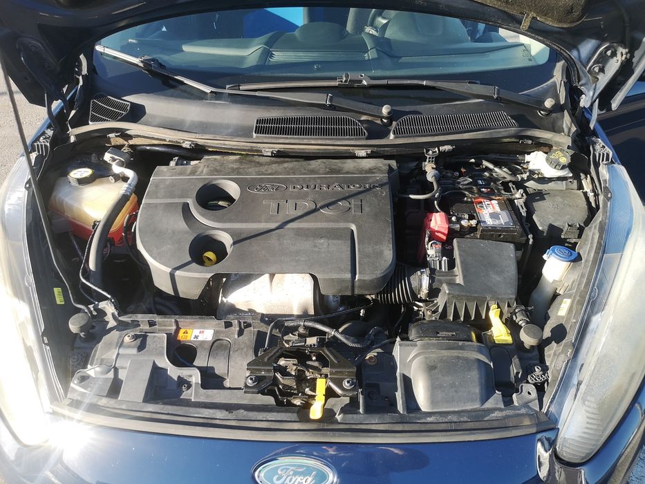 Vând Ford Fiesta