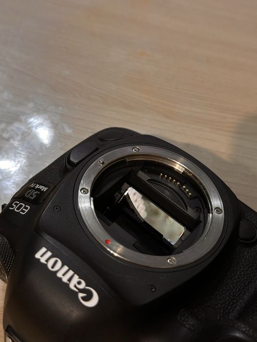 Canon 5d mark iv + обьектив 50mm