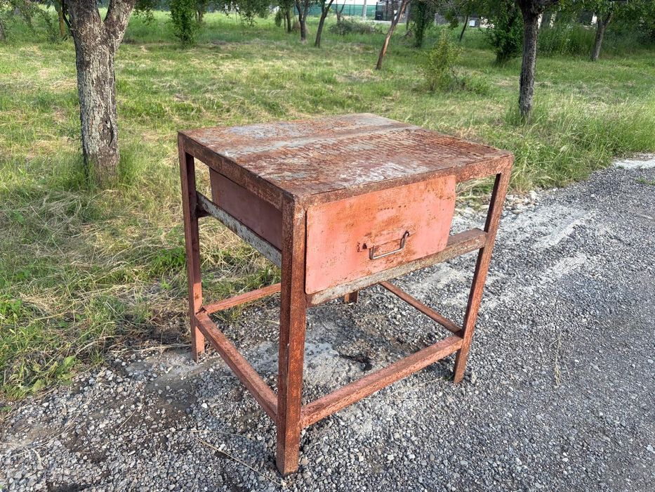 Vând banc și menghina