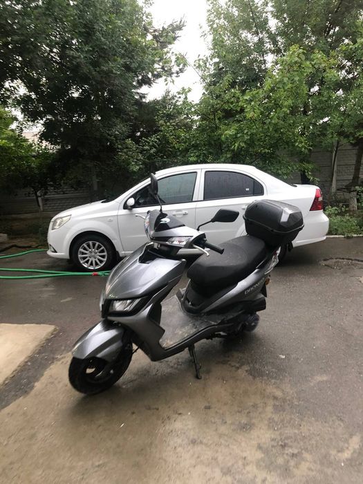 Skuter ,benzinli tezligi 80km/s 50 metr kub