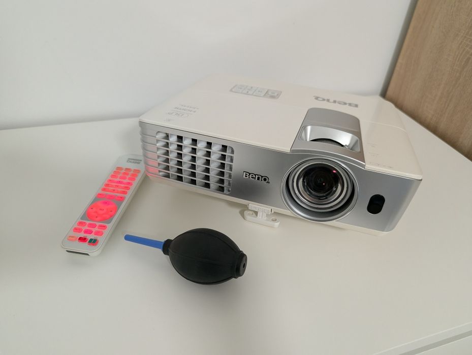 BenQ W1080ST – Videoproiector Full HD Short Throw 2000 lumeni