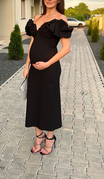 Rochie neagră de efect ,mărimea 36