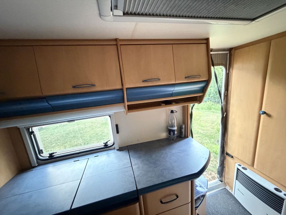 Rulotă Hobby De Luxe 1998 | Pat matrimonial | Baie cu WC și duș | Frigider | Încălzire
