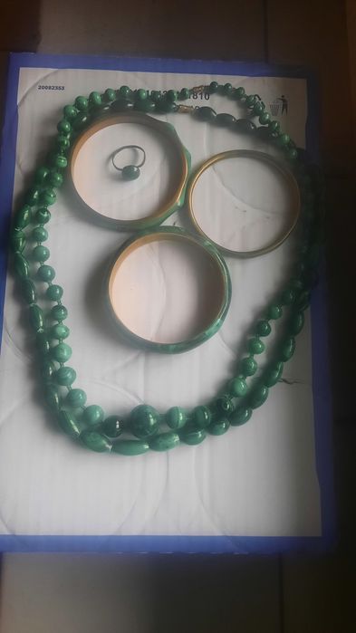 Малахит гривни гердани