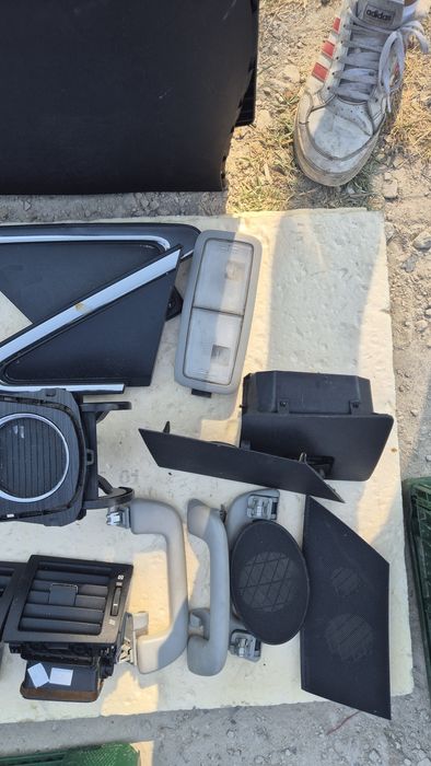 Интериор с Подлакътник за Тойота Авенсис Т27  2008- 2012г