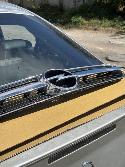 Решетка Преден Капак Opel Vectra C