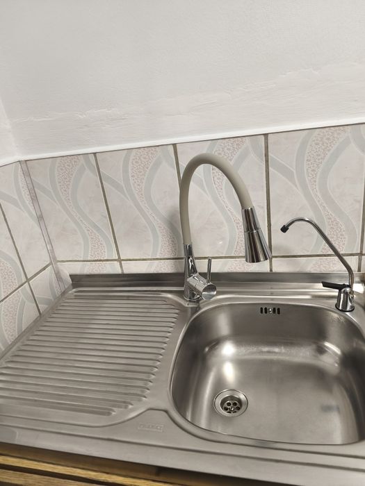 Vând chiuveta de inox in stare foarte buna,fara defecte ,dimensiuni 80