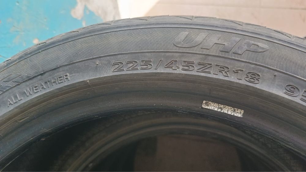 Продам летние шины 225/45/18