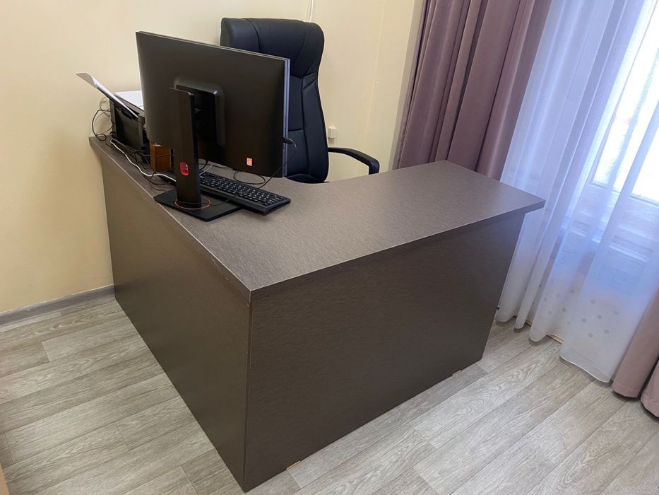 Продается стол для офиса