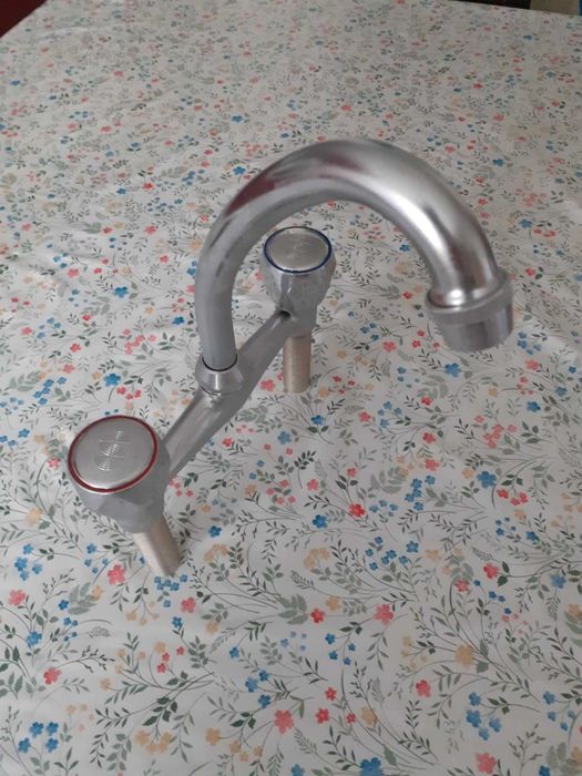 De vanzare 2 Robineti nou