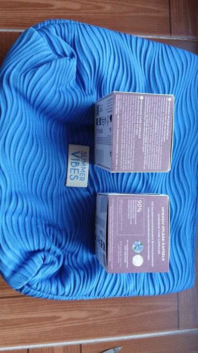 Set capsulele de îngrijire intensivă Annemarie Börlind Facial Oil si geanta cosmetica Summer Vibes